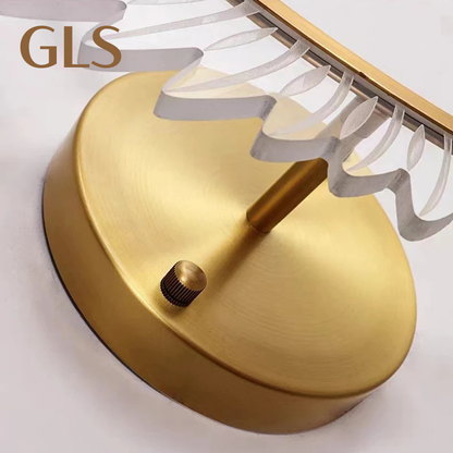 LED wall light in the shape of wings of light GLS™